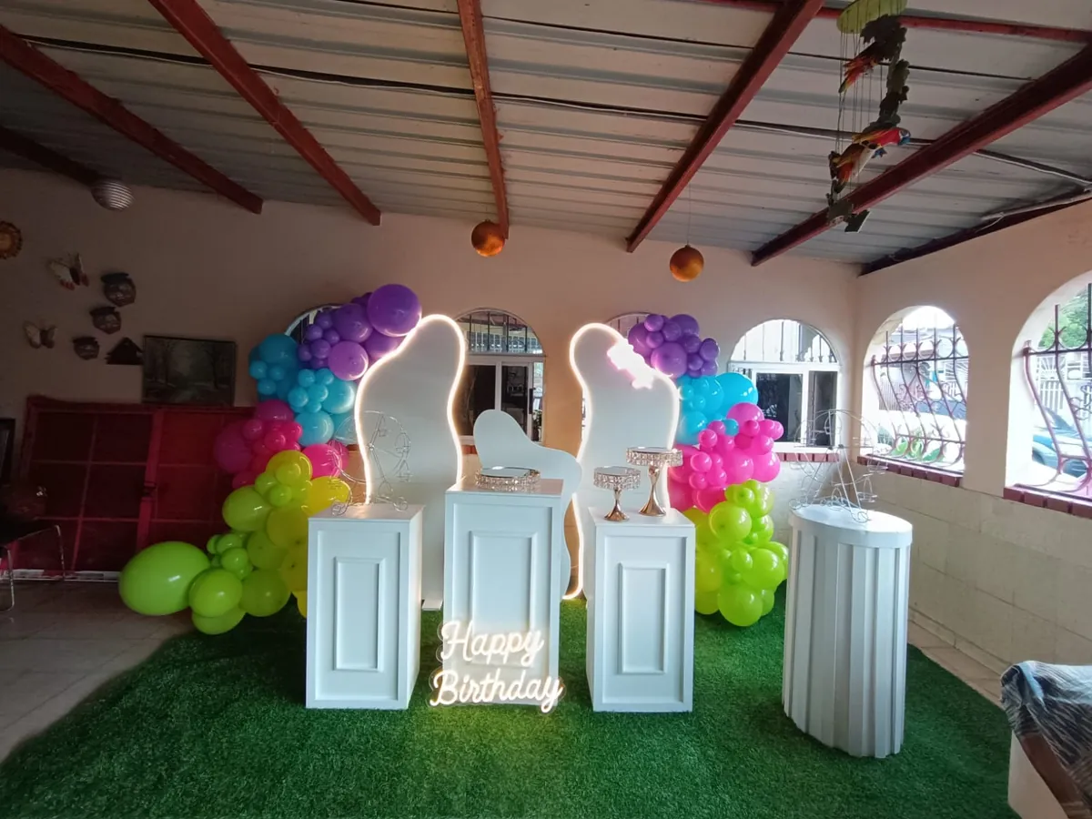 Decoración con globos: arcos orgánicos y columnas